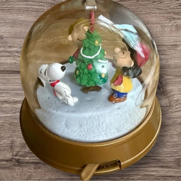 Vintage Spinning Ornament - A Charlie Brown Christmas - 1999 - Picture 5 of 7